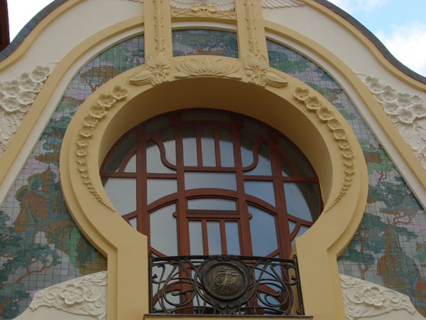 Оформление балкона. Фасадная лепнина